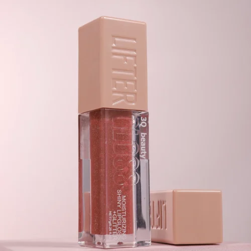 shiny lip gloss